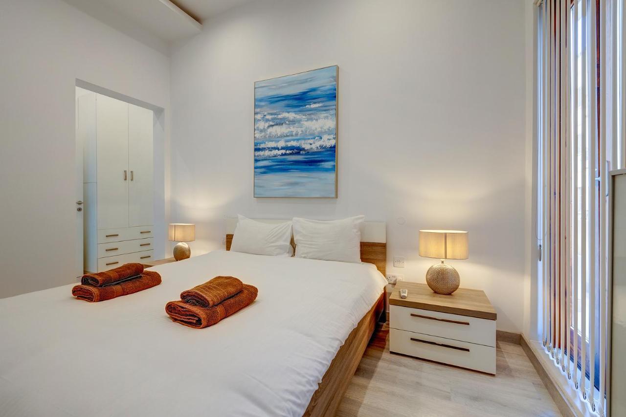 Picturesque Sliema Pad Steps From The Seafront Apartamento Exterior foto