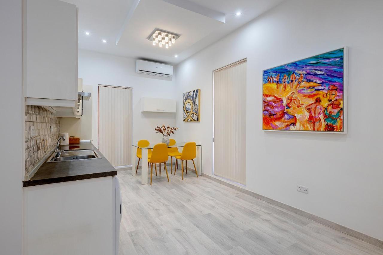 Picturesque Sliema Pad Steps From The Seafront Apartamento Exterior foto