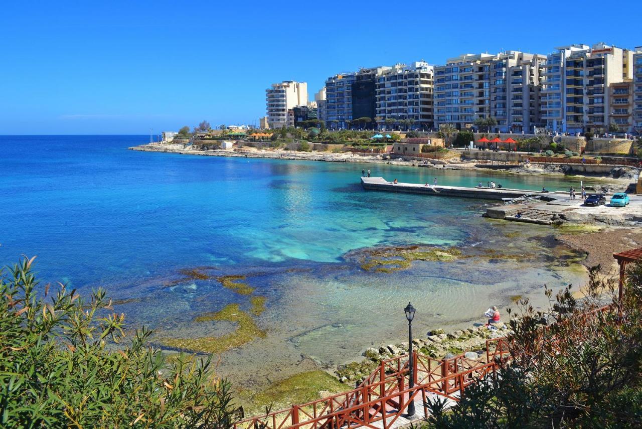 Picturesque Sliema Pad Steps From The Seafront Apartamento Exterior foto