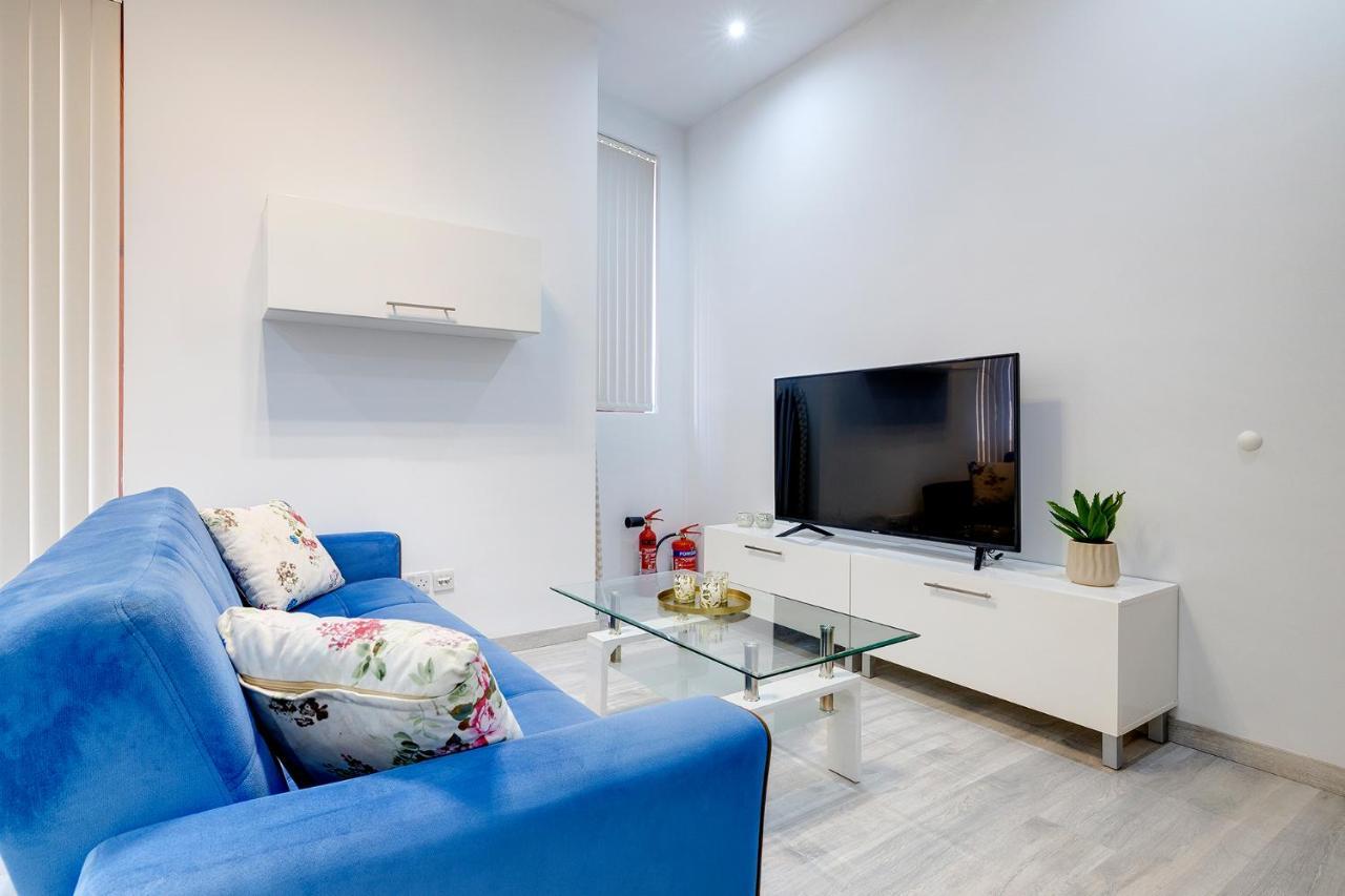 Picturesque Sliema Pad Steps From The Seafront Apartamento Exterior foto